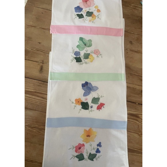 New Tea Fingertip Guests Towels Floral Applique Embroidery 2 Sets of 4 Available - Picture 1 of 13